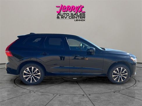 Used 2025 Volvo XC60 B5 Plus image 17