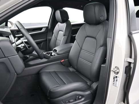 New 2026 Porsche Cayenne Coupe AWD/4WD image 5