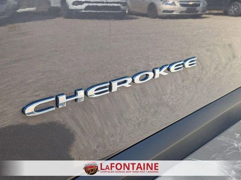 Certified 2022 Jeep Cherokee Limited AWD/4WD image 10