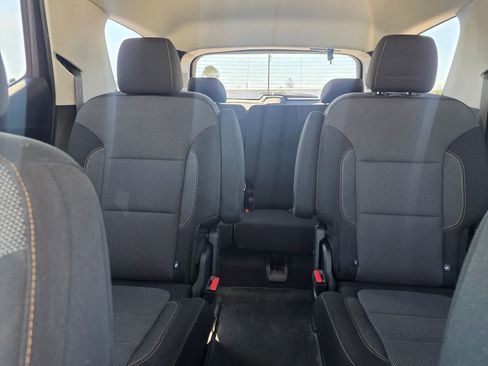 Used 2021 Chevrolet Traverse LT image 7