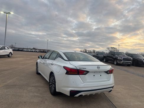 Used 2023 Nissan Altima 2.5 SV w/ SV Premium Package image 18