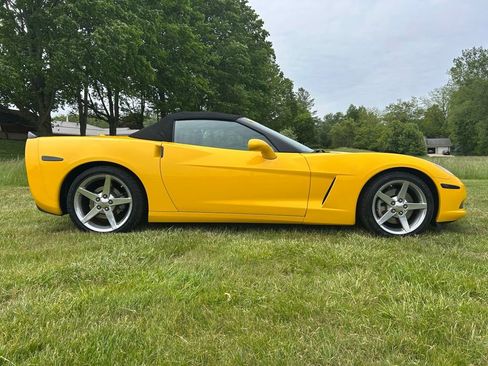 Used 2005 Chevrolet Corvette Convertible w/ Preferred Equipment Group RWD image 2