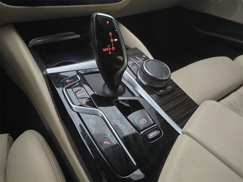 Used 2022 BMW 530i w/ Convenience Package image 24