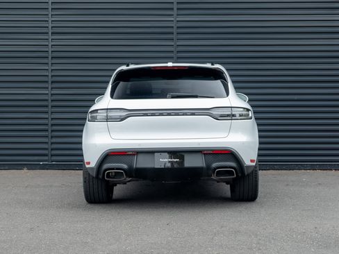 Certified 2025 Porsche Macan image 7
