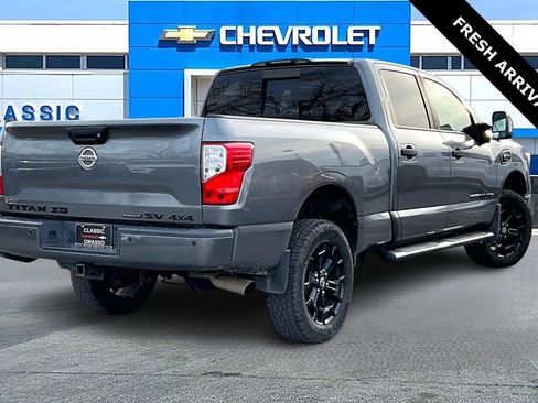 Used 2018 Nissan Titan SV w/ SV Convenience Package image 5
