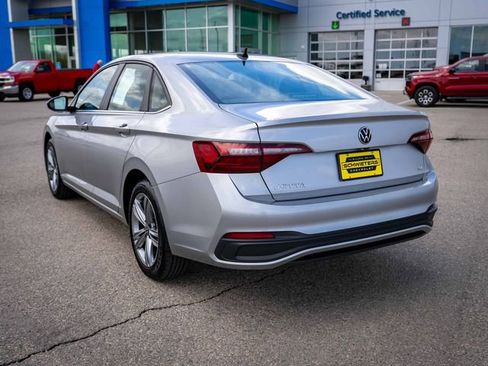 Used 2024 Volkswagen Jetta SE FWD image 8