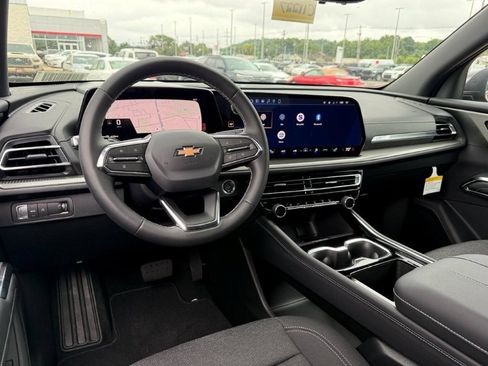 New 2026 Chevrolet Traverse LT w/ Sun and Wheel Package FWD image 16