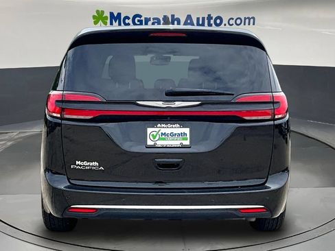 Used 2025 Chrysler Pacifica Select FWD image 6
