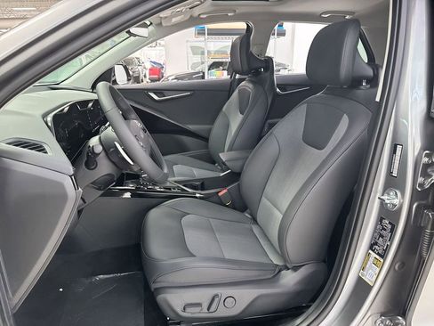 Used 2025 Kia Niro EX Touring image 14