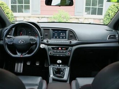 Used 2017 Hyundai Elantra Sport FWD image 16
