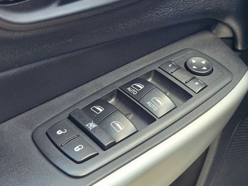 Used 2018 Jeep Cherokee Trailhawk w/ Cold Weather Group AWD/4WD image 31