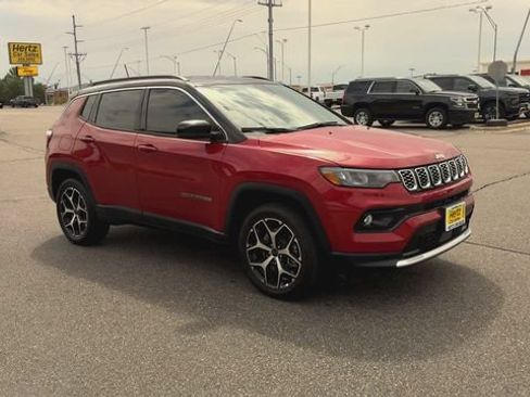 Used 2025 Jeep Compass Limited AWD/4WD image 2