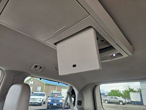 Used 2011 Chrysler Town & Country Limited FWD image 24