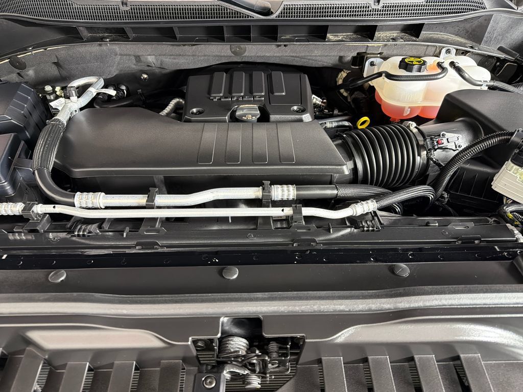 Used 2025 Chevrolet Silverado 1500 LT Trail Boss w/ LPO, Dark Essentials Package AWD/4WD image 24