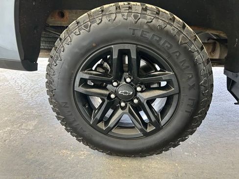 Used 2019 Chevrolet Silverado 1500 LT Trail Boss AWD/4WD image 14