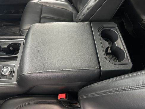 Used 2022 Ford Expedition XLT image 32