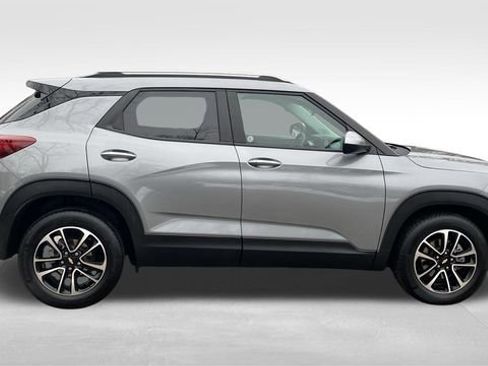 Used 2025 Chevrolet TrailBlazer LT image 11