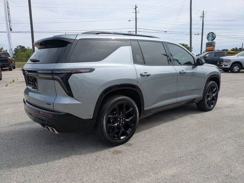 Used 2024 Chevrolet Traverse RS image 4