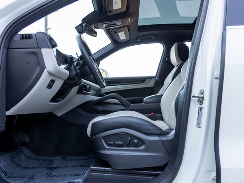 Certified 2025 Porsche Cayenne image 26
