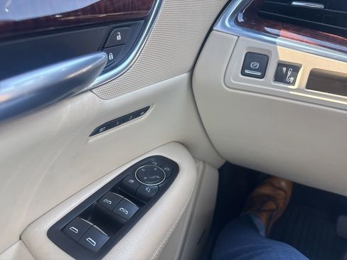 Used 2017 Cadillac XT5 Luxury w/ Driver Awareness Package image 14