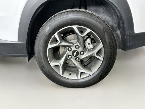 Used 2025 Chevrolet Trax LT w/ LT Convenience Package image 11