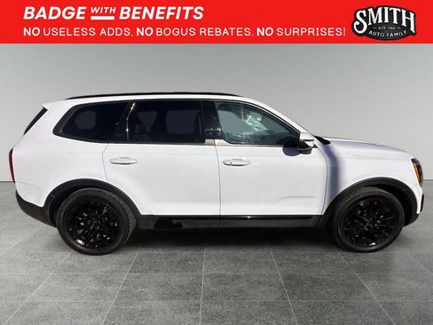 Used 2022 Kia Telluride EX w/ EX Premium Package image 3
