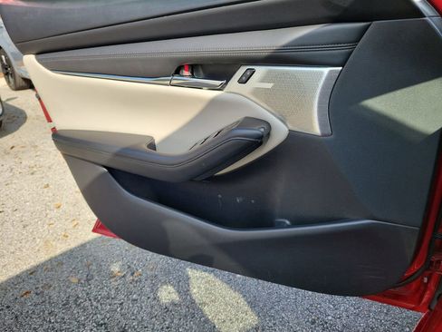 Used 2022 MAZDA MAZDA3 s image 22