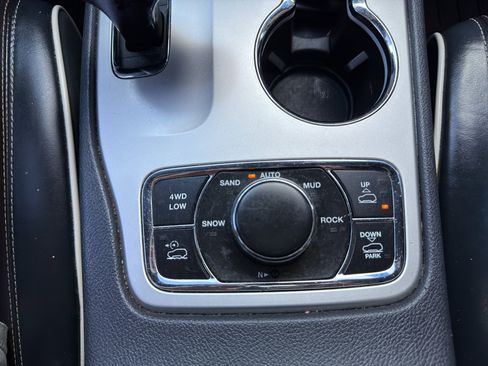 Used 2015 Jeep Grand Cherokee Overland image 25