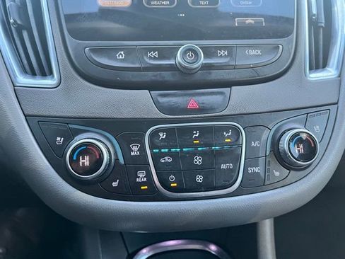 Used 2018 Chevrolet Malibu Premier w/ Driver Confidence Package image 11