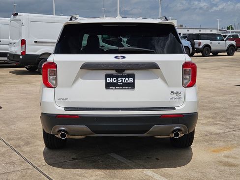 Used 2022 Ford Explorer XLT w/ Equipment Group 202A image 5