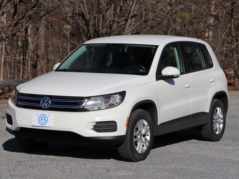 Used 2013 Volkswagen Tiguan S image 32