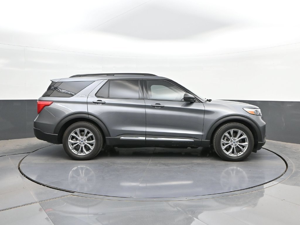 Certified 2022 Ford Explorer XLT w/ Equipment Group 202A RWD image 25