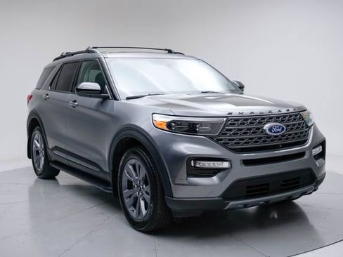 Used 2022 Ford Explorer XLT w/ Equipment Group 202A AWD/4WD image 13