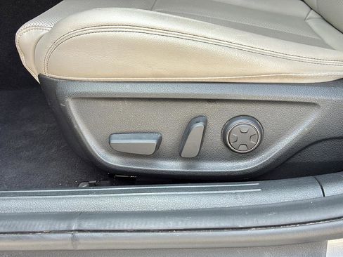 Used 2022 Genesis G70 2.0T RWD image 13