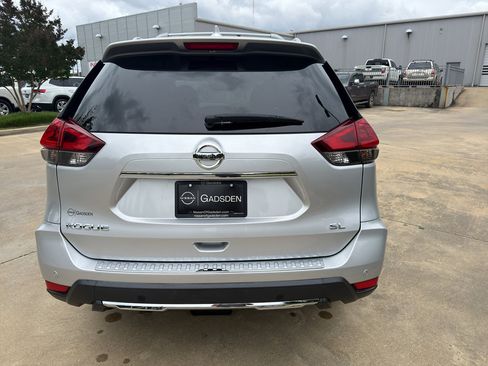 Used 2020 Nissan Rogue SL w/ Premium Package FWD image 4