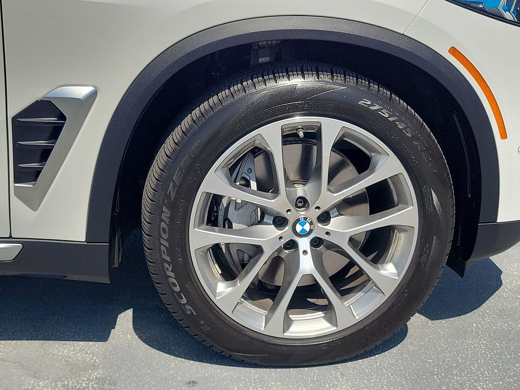 Used 2026 BMW X5 xDrive50e w/ Climate Comfort Package AWD/4WD image 5