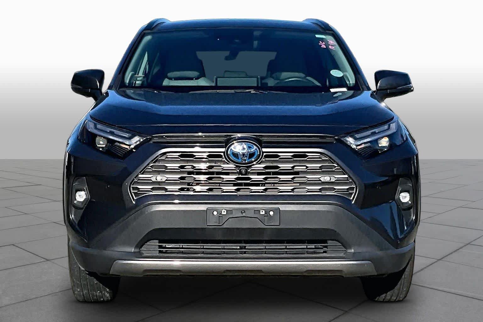 Used 2022 Toyota RAV4 Limited AWD/4WD image 4