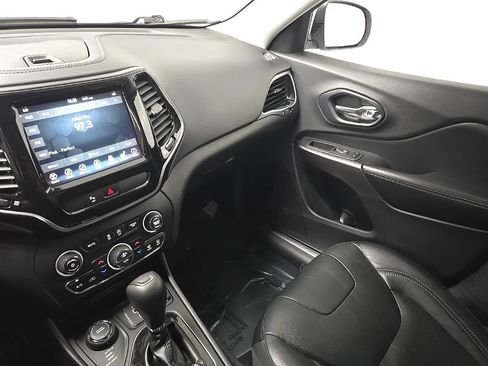 Used 2020 Jeep Cherokee Limited AWD/4WD image 25