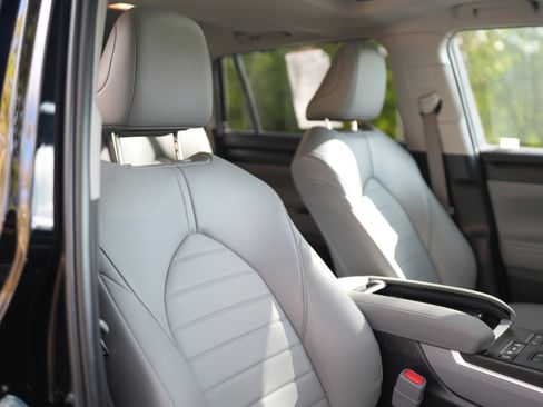 Used 2022 Toyota Highlander XLE image 21