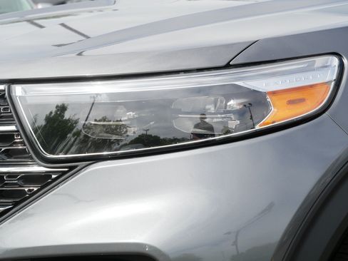Used 2023 Ford Explorer XLT w/ Equipment Group 202A AWD/4WD image 10