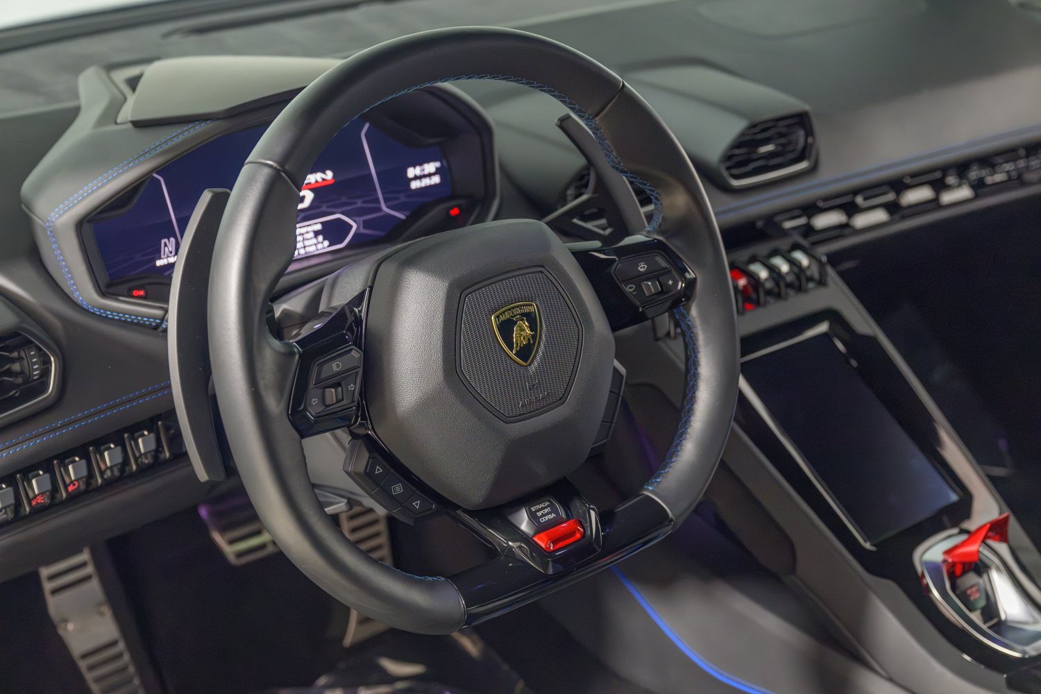 Used 2023 Lamborghini Huracan EVO RWD image 17