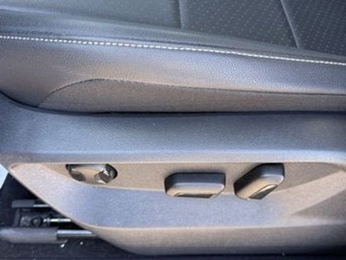 Certified 2019 Volkswagen Tiguan SE w/ Panoramic Sunroof Package image 15