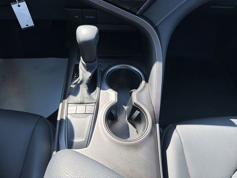 Used 2023 Toyota Camry SE image 19