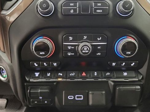 Used 2022 Chevrolet Silverado 2500 High Country w/ Technology Package image 43