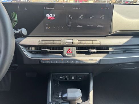 Used 2025 Kia K4 LXS image 17
