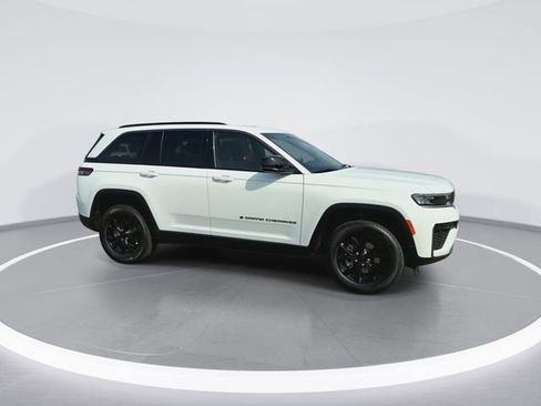 New 2026 Jeep Grand Cherokee Altitude AWD/4WD image 2