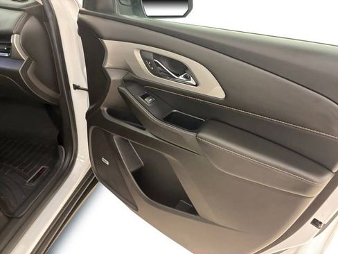 Used 2021 Chevrolet Traverse LT w/ LT Premium Package image 15