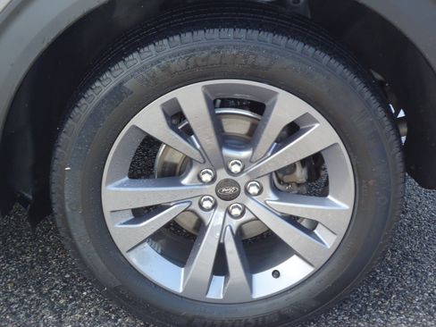 Used 2023 Ford Explorer XLT w/ Equipment Group 202A AWD/4WD image 9