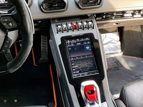 Used 2020 Lamborghini Huracan EVO image 8