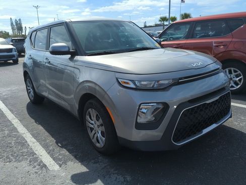 Certified 2022 Kia Soul LX image 2